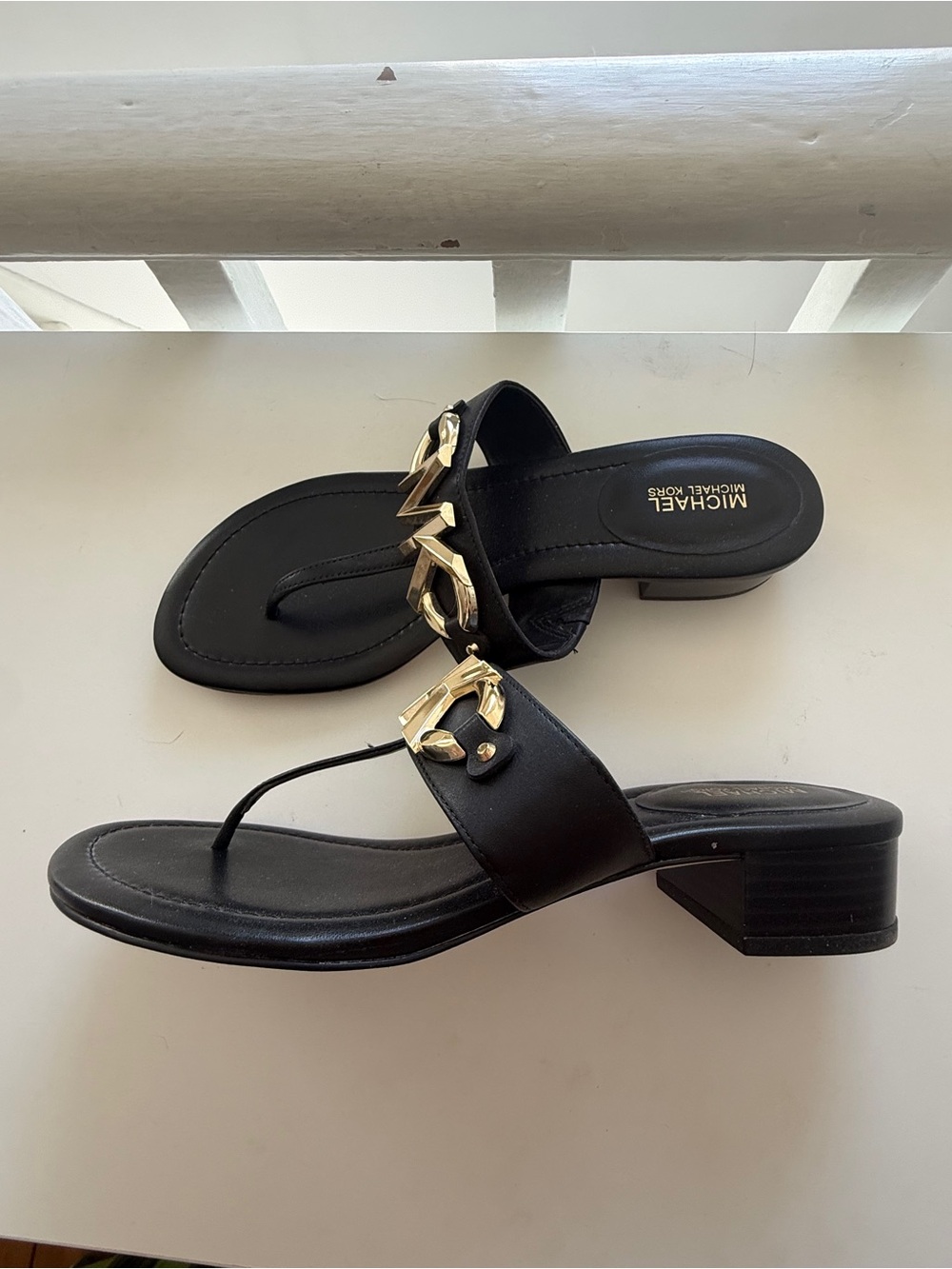 Michael Kors MK Plate Thong Sandals Size 8m